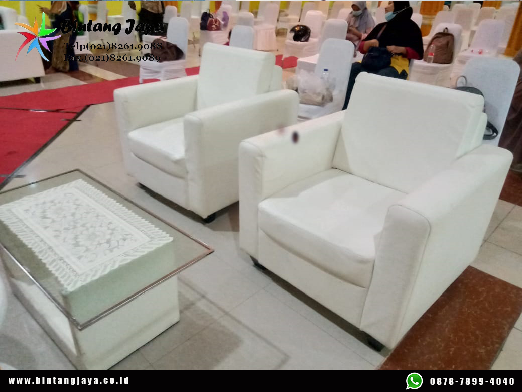 Rental Sofa Putih + Meja Kaca VIP Elegant Murah sudah di sterilisasikan sesuai Prokes terbaru PPKM 2021