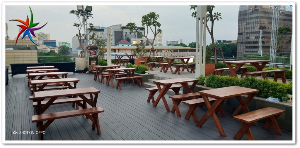 Sewa Meja dan Kursi Taman Kayu Acara Indoor