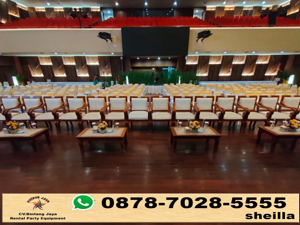 Disewakan kursi VIP kayu untuk tamu VIP Jakarta